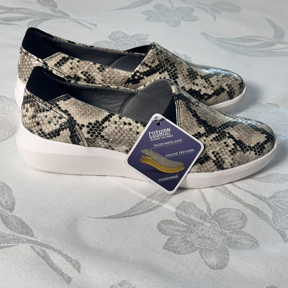 Clarks Kayleigh River Size 8.5M Loafer Shoes Beige Black Women's Snakeskin Print